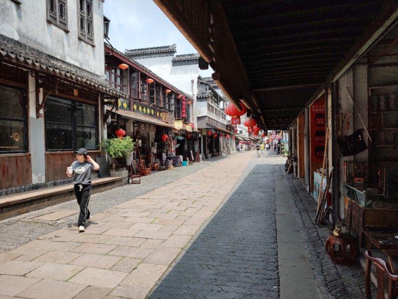 为大热美剧《最后生还者》制作片头，中国女设计师摘得第75届艾美奖